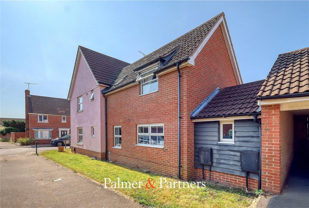House in Chelmsford, Chancellor Park, Chelmer - More