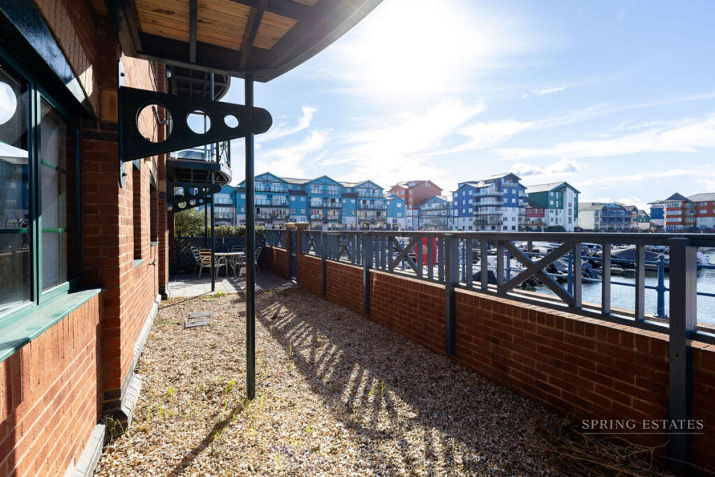Apartment in Exeter - More