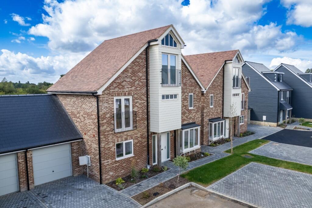 Main image of property: Kingfisher, The Chimes, Broxbourne, Essex, EN10 6RJ
