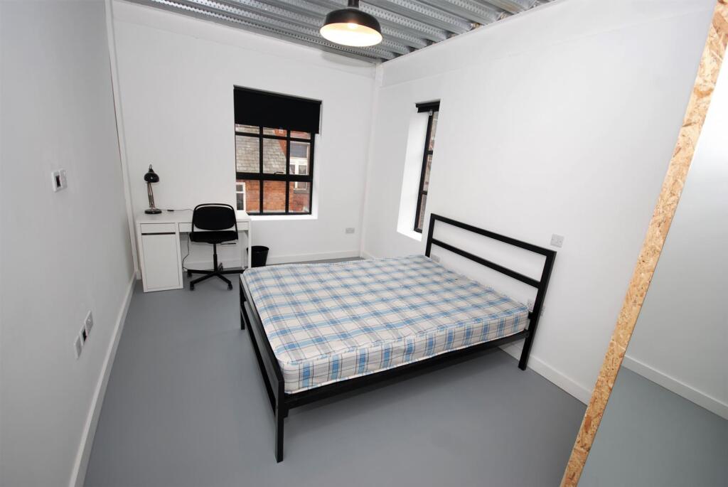 6 bedroom flat for rent