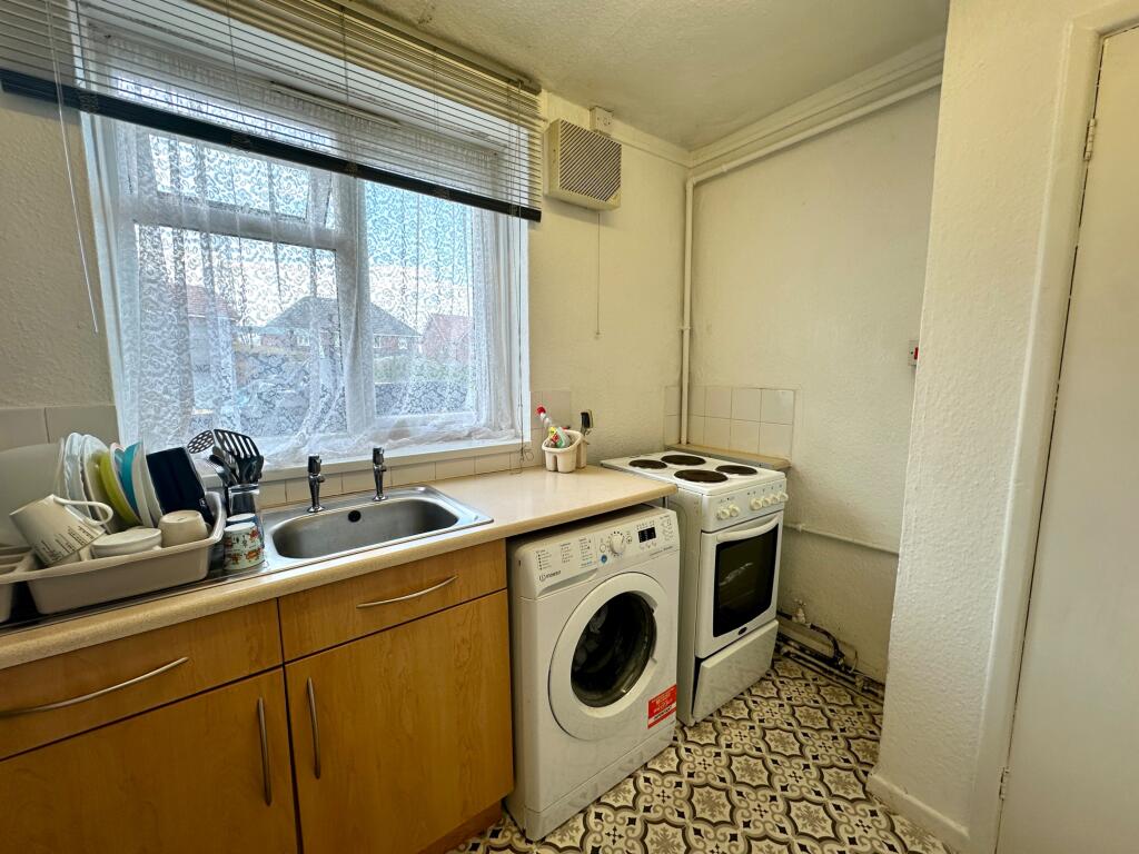 Apartment in Sandwell, West Midlands - View 3