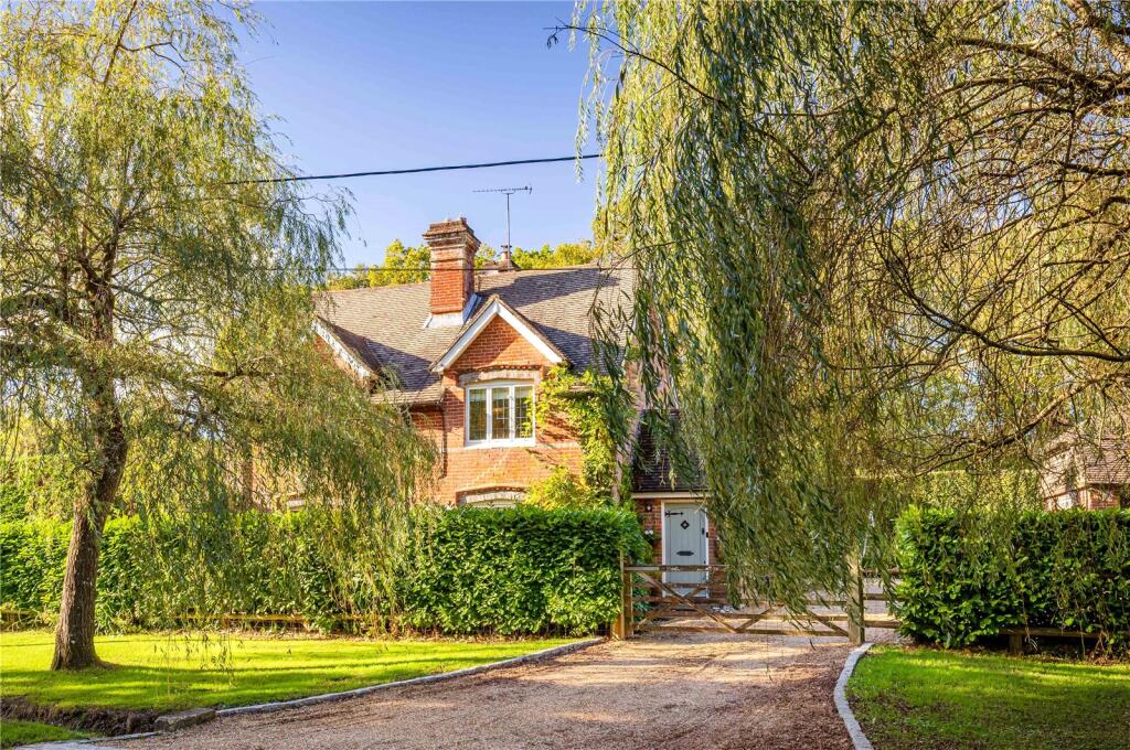 5-bed house on High Street Green, Chiddingfold, Godalming, Surrey, GU8, £1,875,000
