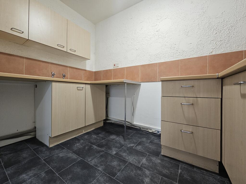 Apartment in Walsall, Darlaston Green - More
