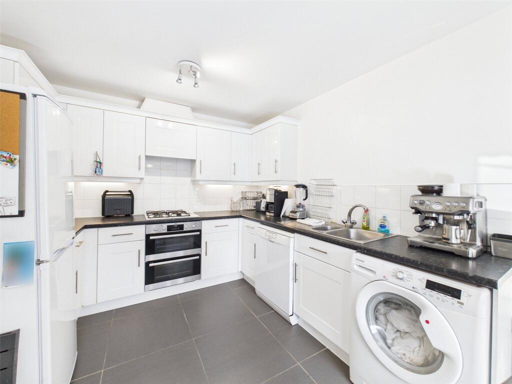 Northwood Drive Kingsway, Quedgeley, Gloucester, Gloucestershire, GL2 photo 3