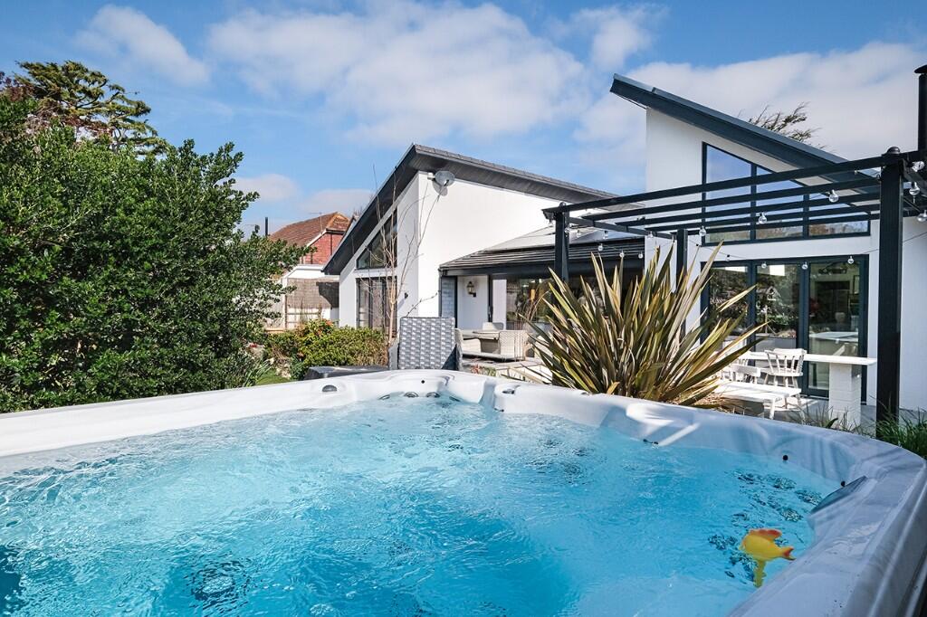 Kingsway, Craigweil Private Estate, Bognor Regis, West Sussex, PO21 - View 3