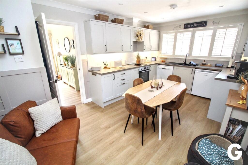 Kestrel Court, Ringwood, Hampshire, BH24 photo 4