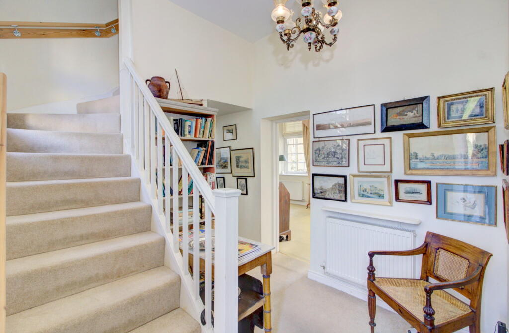 Thurnham Court, Devizes, Wiltshire, SN10 5FL photo 3