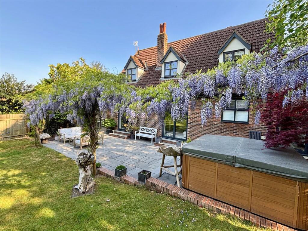 House in Egglescliffe, Kingsmead - View 2