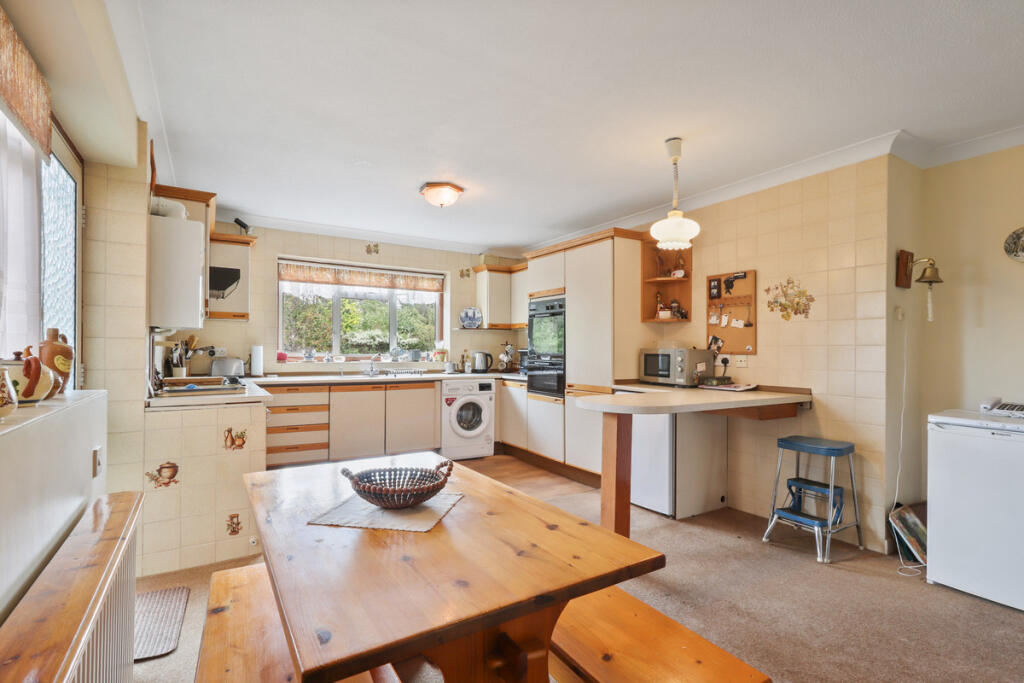 Albion Road, South Benfleet photo 2