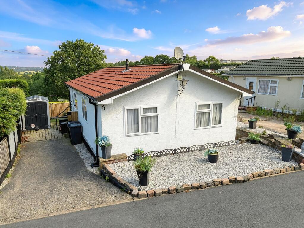 2-bed caravan on Lewis Way, Kilarney Park, Nottingham, £155,000