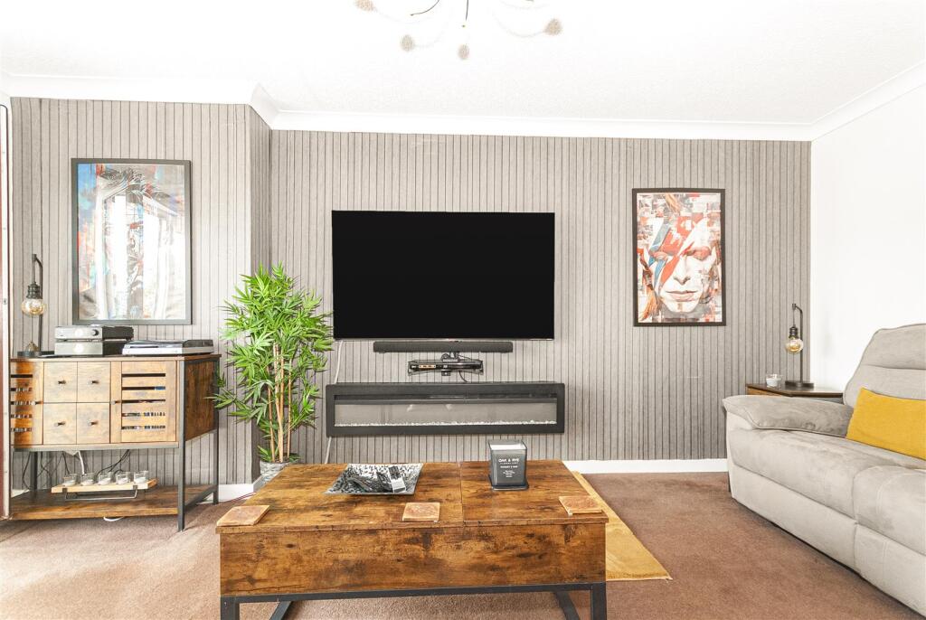Apartment in Bury, Nuttall - More