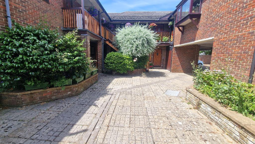 Elizabeth Court, High Street, Bembridge, Isle of Wight, PO35 5SN photo 2