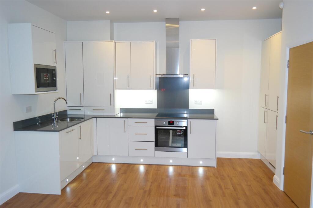 Apartment in St Albans - View 3