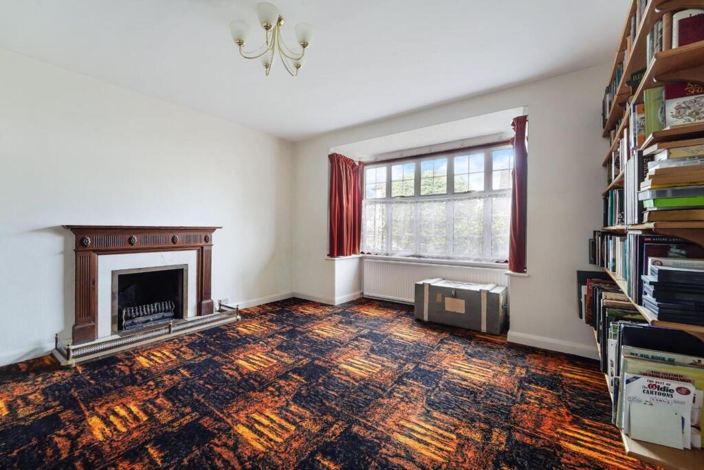 West Hill Avenue, Epsom, KT19 photo 3