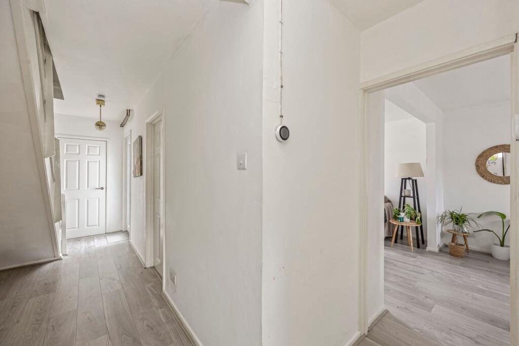 House in Crawley, Southgate - View 5