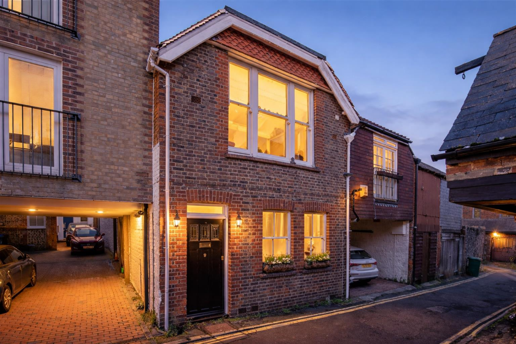 Main image of property: Stewards Inn Lane, Lewes, BN7 1XP