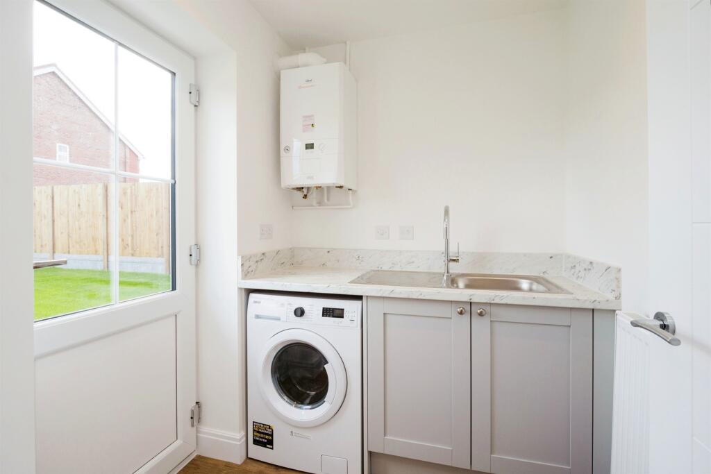 3 bed detached - The Nightingales, Crowborough image 4