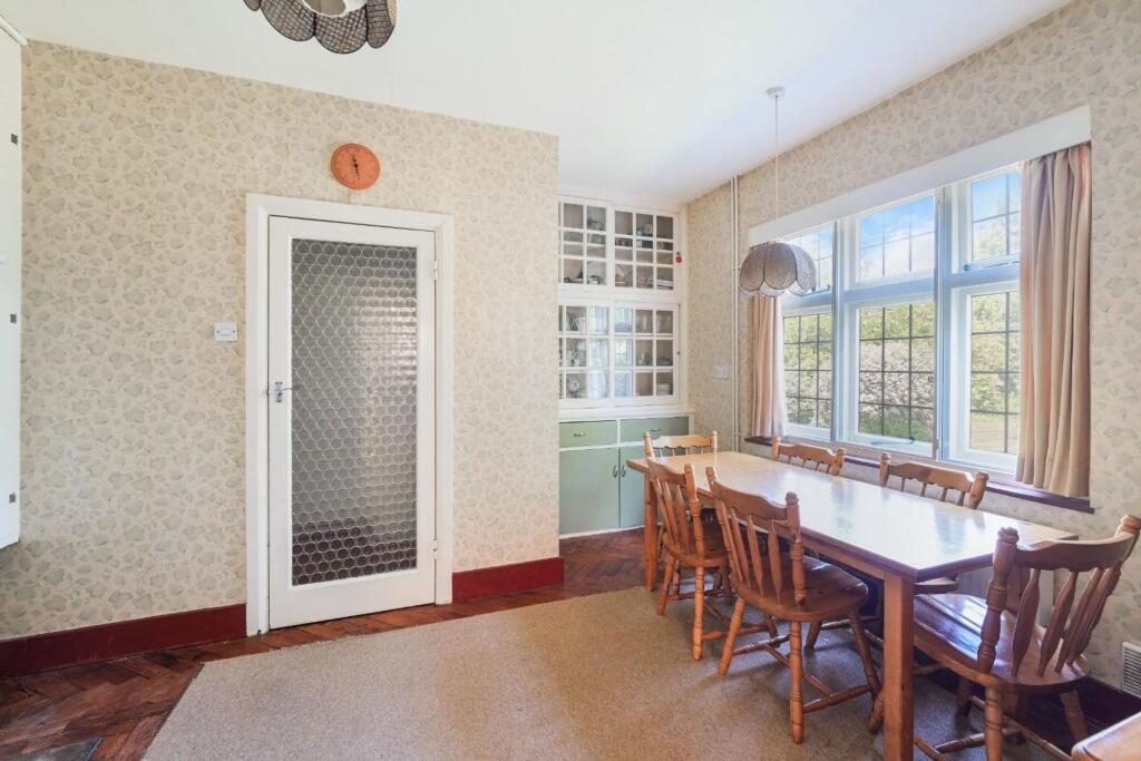 House in Tadworth - View 5