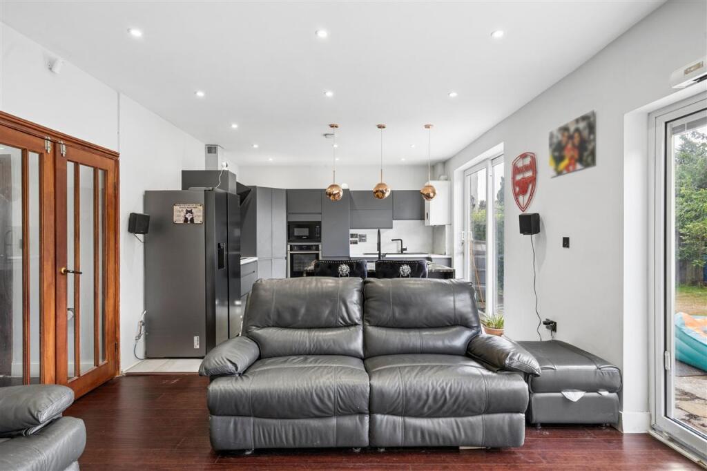 House in Denham Green, Denham - More
