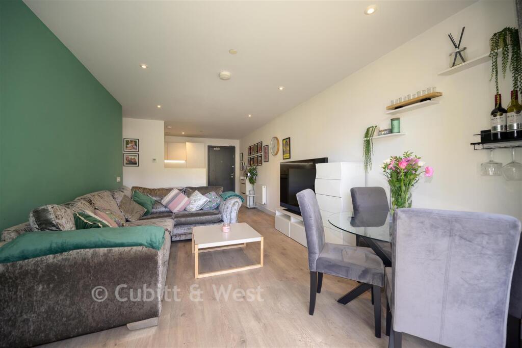 Apartment in Croydon - View 2