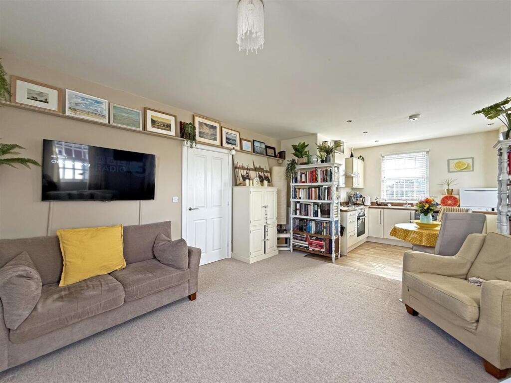 Apartment in Shrewsbury, Copthorne - View 5
