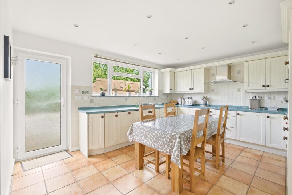 Abbey Avenue, St. Albans, Hertfordshire, AL3 - View 5