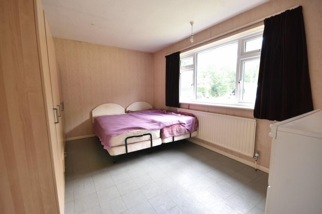 House in Tandridge, Outwood - More
