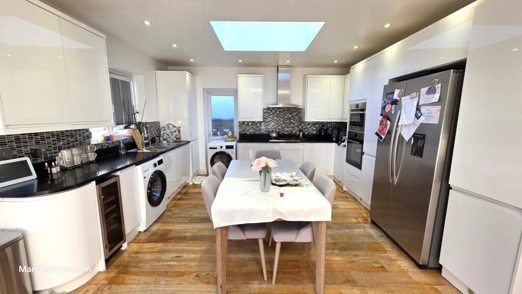 House in Enfield - View 3