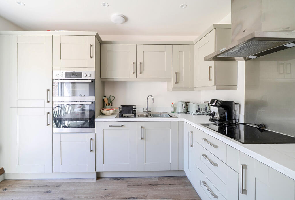 House in Tewkesbury, Athelai Edge, Down Hatherley - View 5