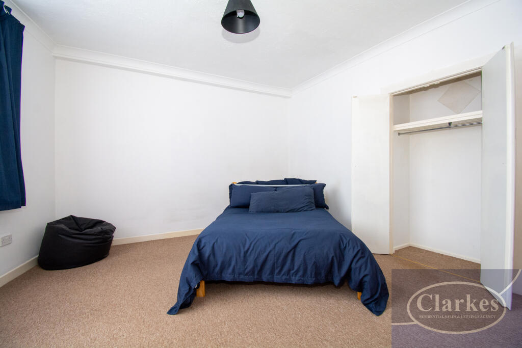 Apartment in Bournemouth, Winton - View 5