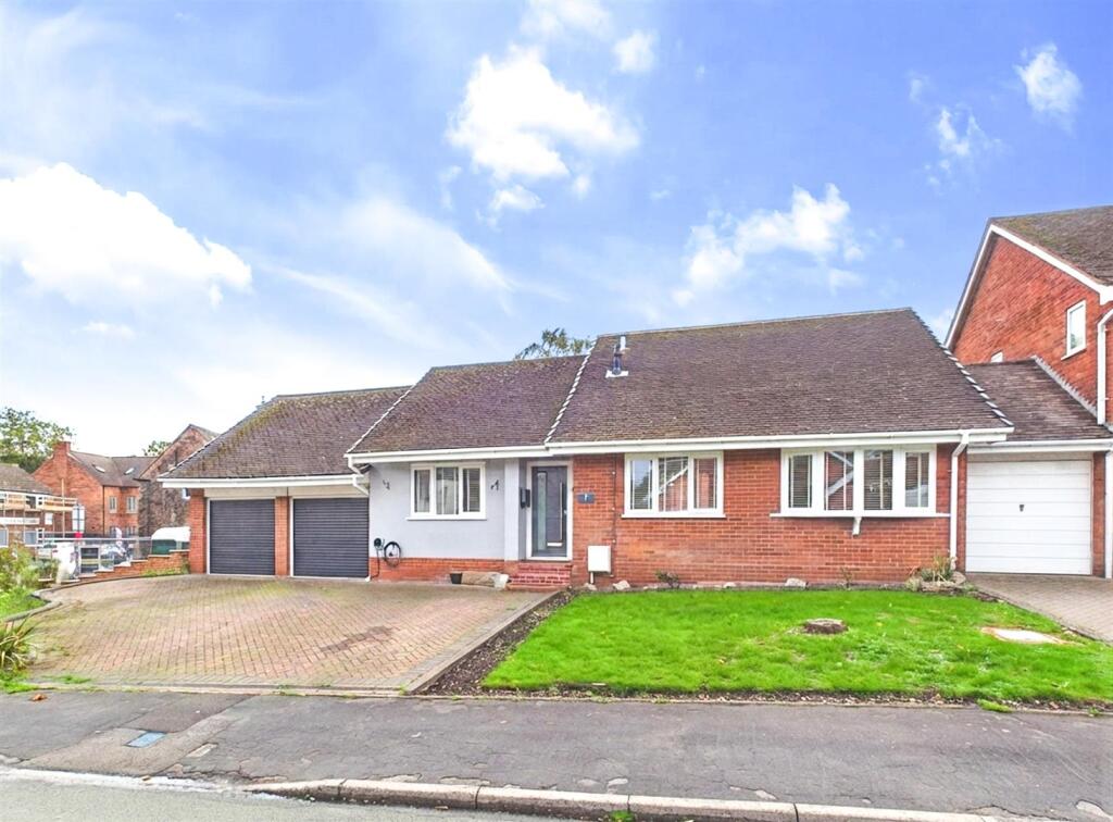 2-bed detached on Churchfields, Yoxall, Burton-On-Trent, £450,000