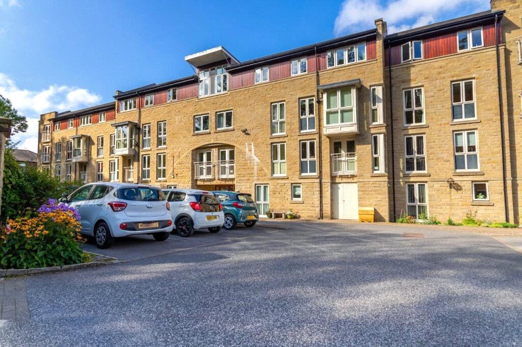 1-bed flat on Warburton Court, High Street, Uppermill, Saddleworth, OL3, £190,000