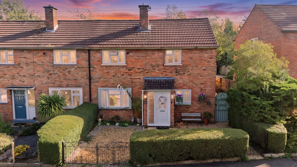 3-bed semi-detached on Randles Close, Bushby, LE7, £290,000