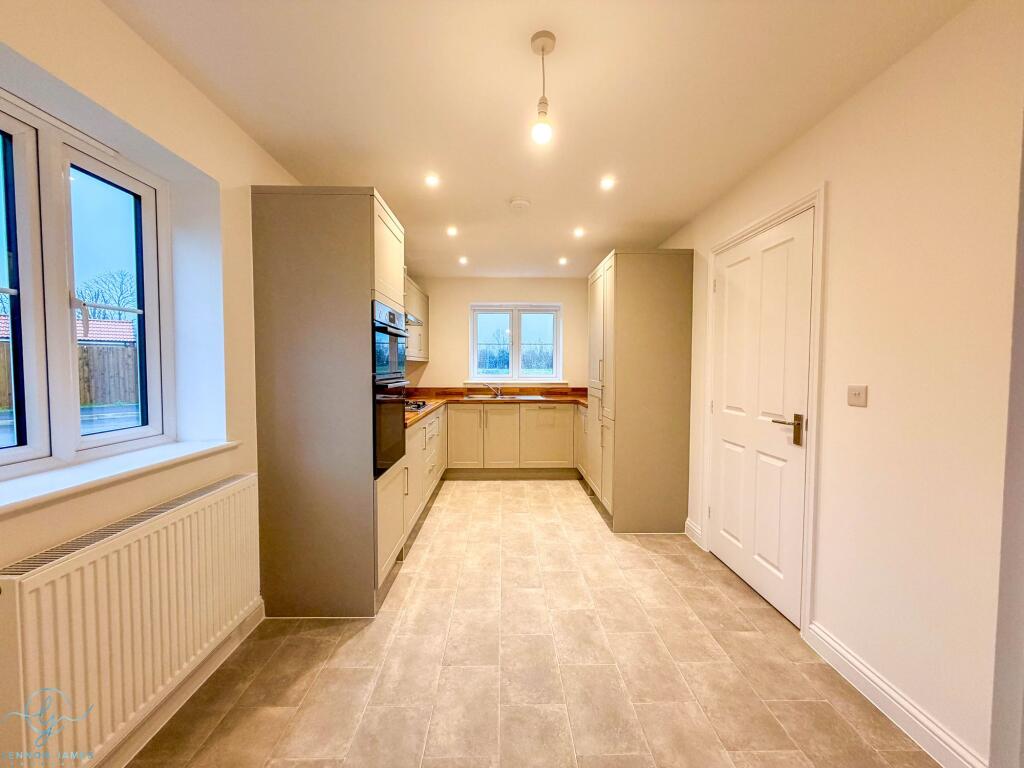 St Marys Avenue, Wittering, PE8 photo 5