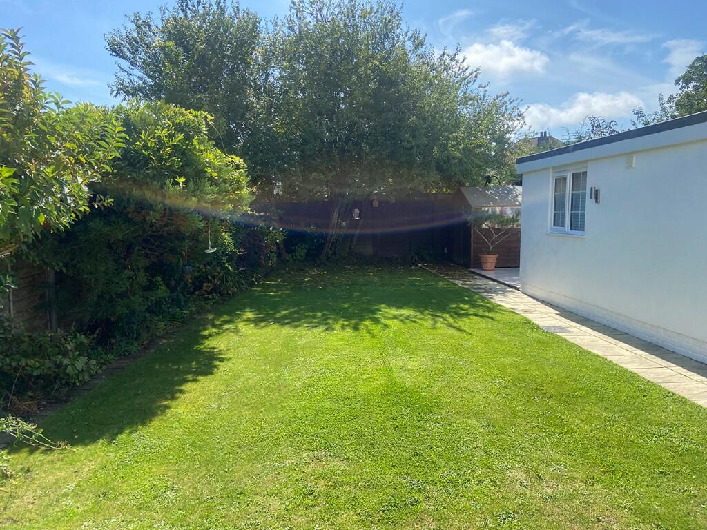 Queensmead, Pagham, Bognor Regis, West Sussex, PO21 photo 2