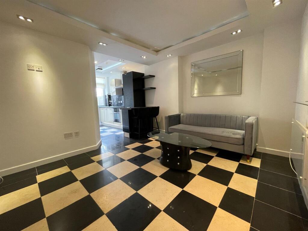 Main image of property: The Parade, Roath, Cardiff