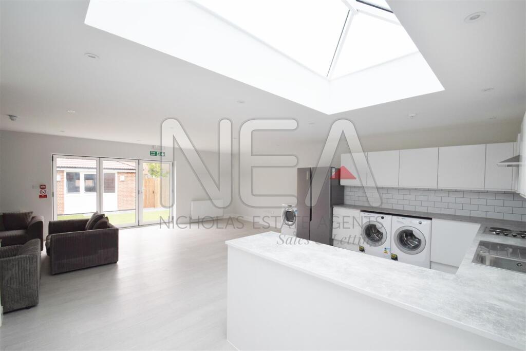 St. Johns Road, Caversham, Reading - View 4