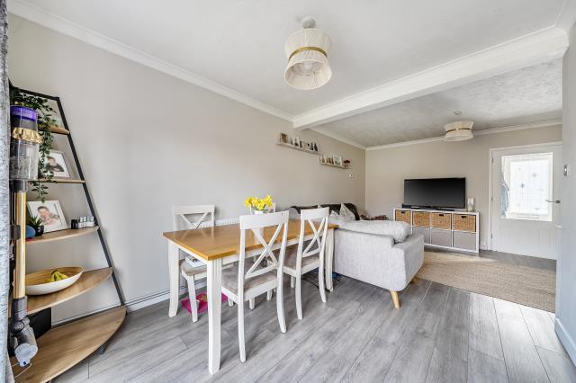 House in Thatcham, West Berkshire - More