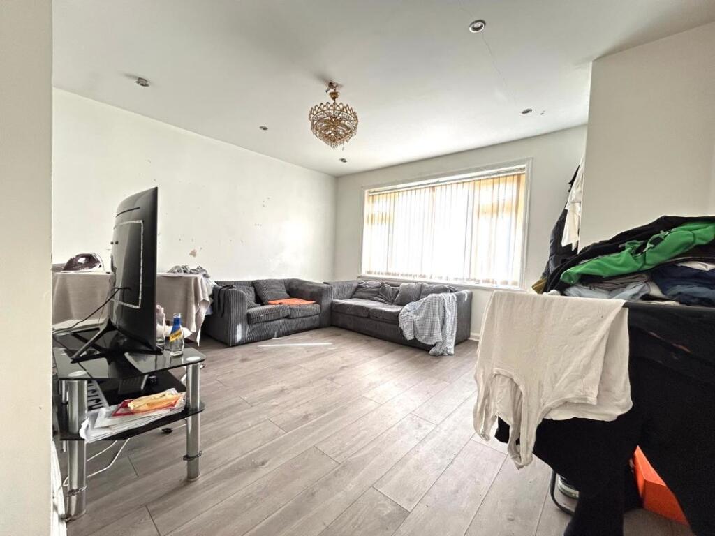 60 Foundry Walk, Leeds, West Yorkshire, LS8 3PZ photo 3