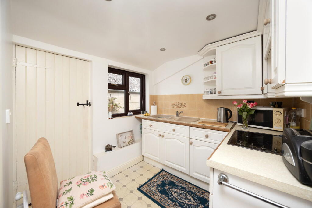 House in Swindon, Bromham - More