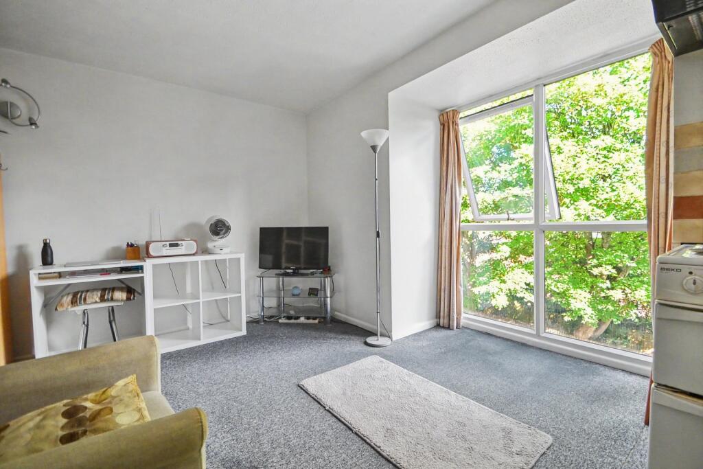 Apartment in Southampton - View 2