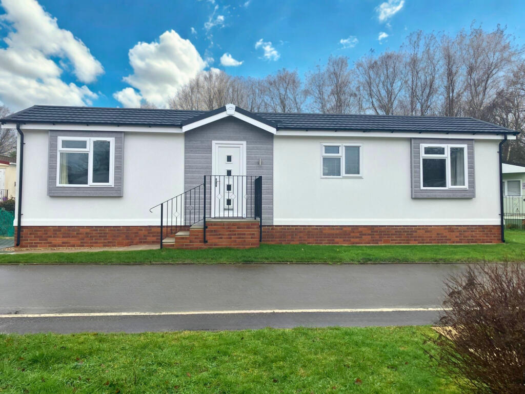 2-bed caravan on Tonbridge, Kent, TN10, £245,000