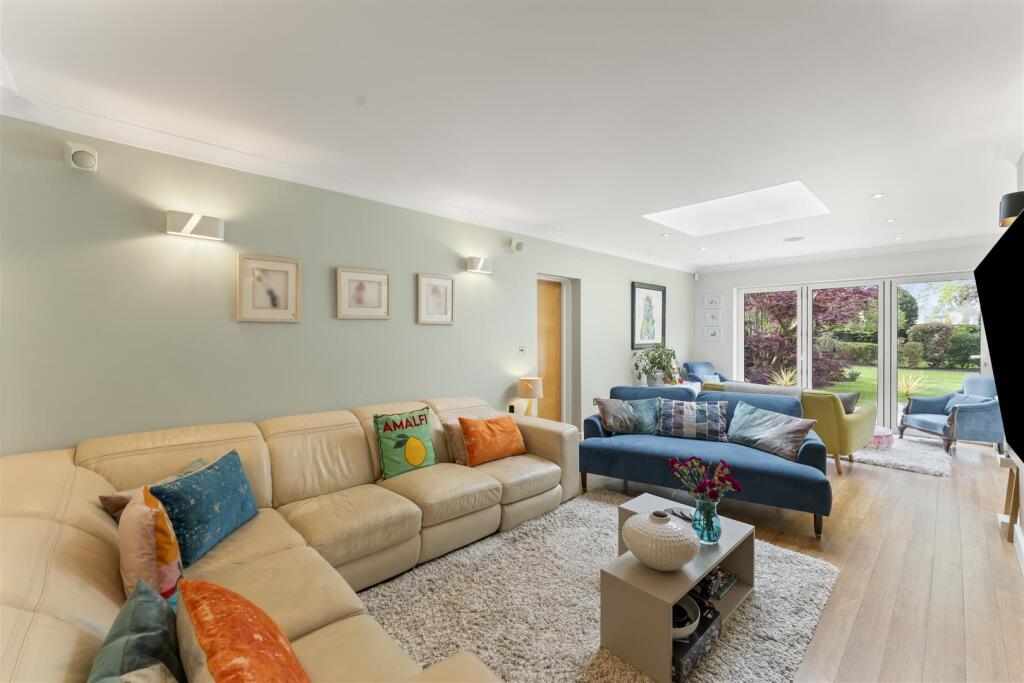 House in Elmbridge, Hinchley Wood - View 5