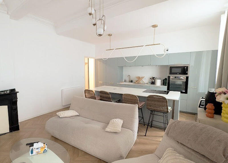 Main image of property: Apartment between Les Halles and Place Madeleine, Beziers, Herault, Languedoc-Roussillon