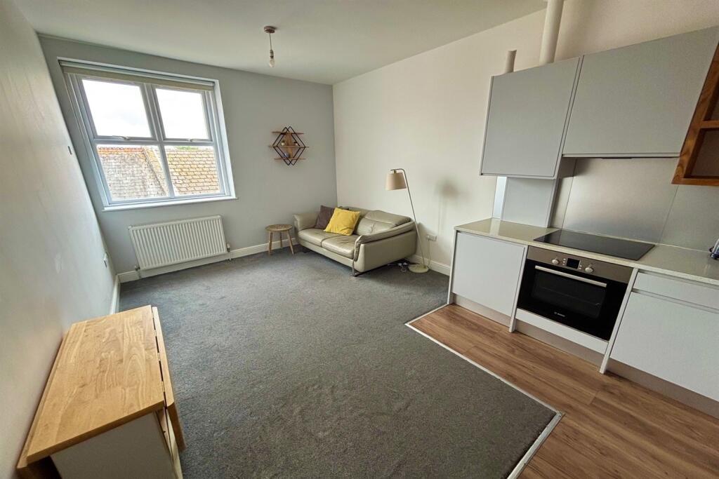 Chapel Street, Petersfield, GU32 - View 3