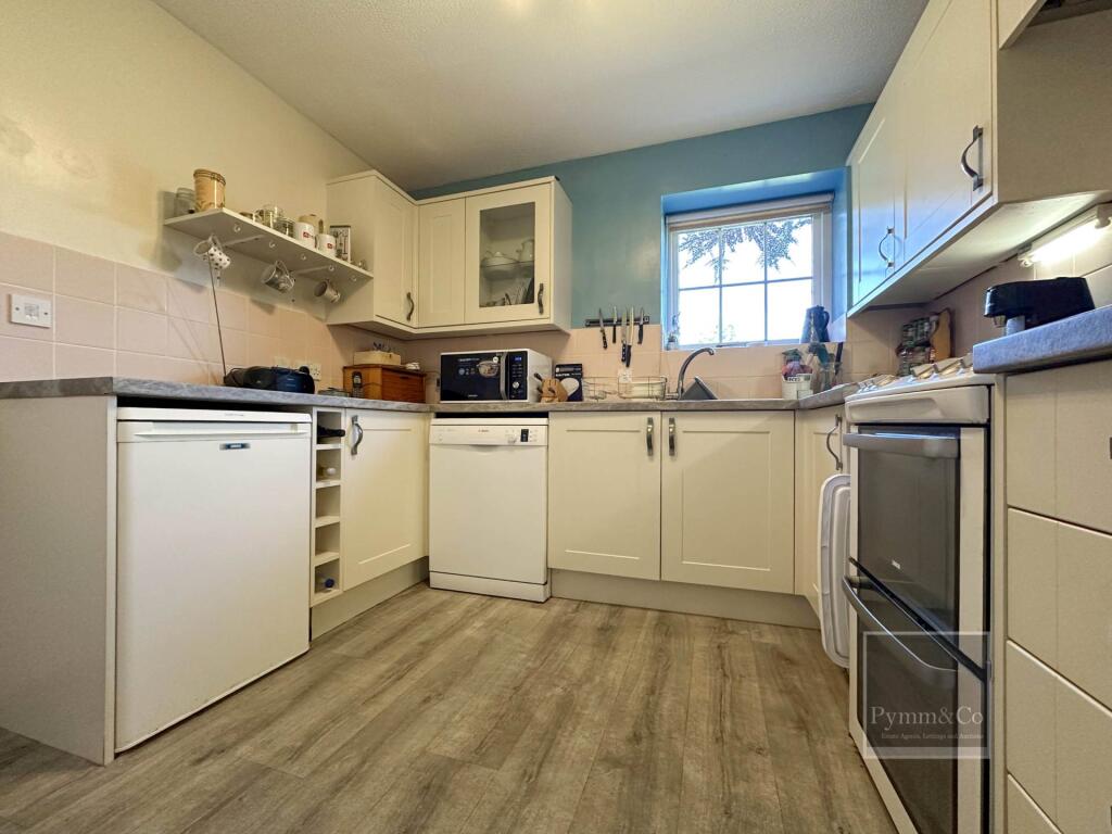Deceptively Spacious 2/3 Bed House On Desirable Retirement Development in the Heart of Holt Town Centre. photo 2