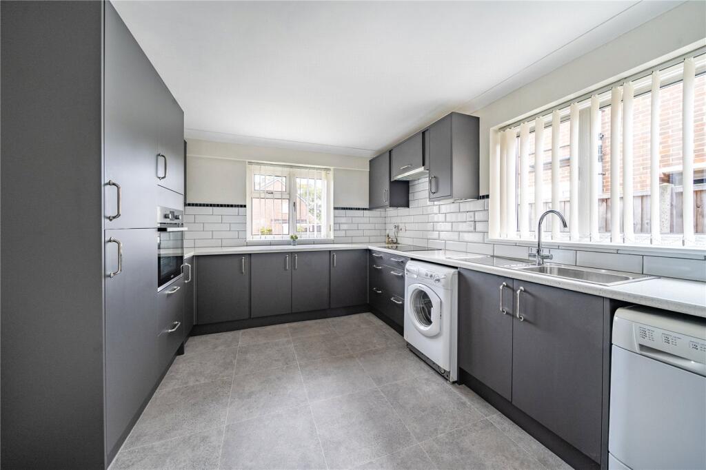 House in Surrey Heath, Mytchett - View 2