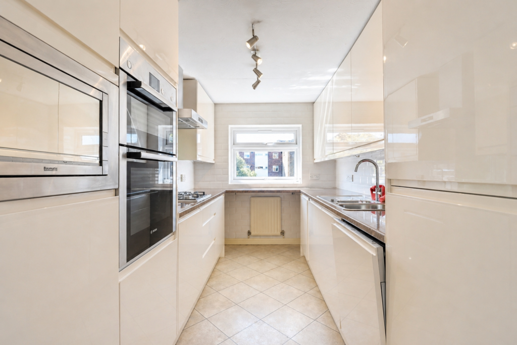 Apartment in Bromley - View 5