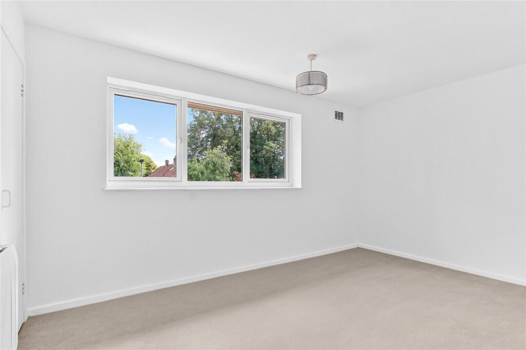 House in Bracknell, Easthampstead - View 5