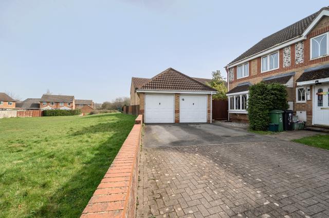 House in Newbury, West Berkshire - View 2